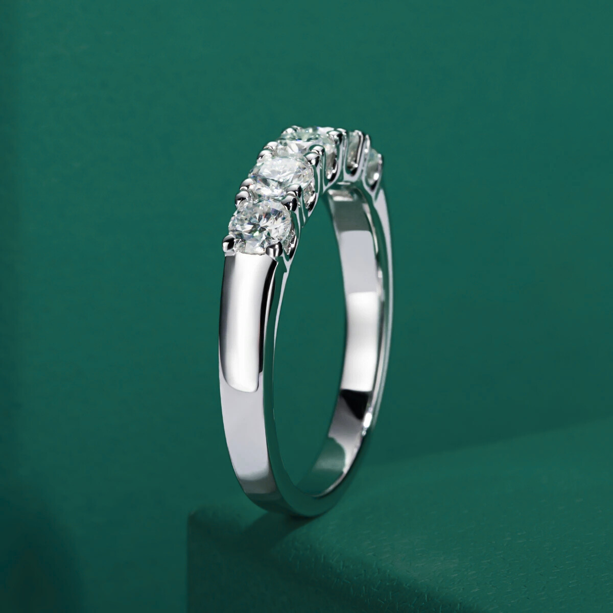 Half Wedding Ring 60 Moissanite Points