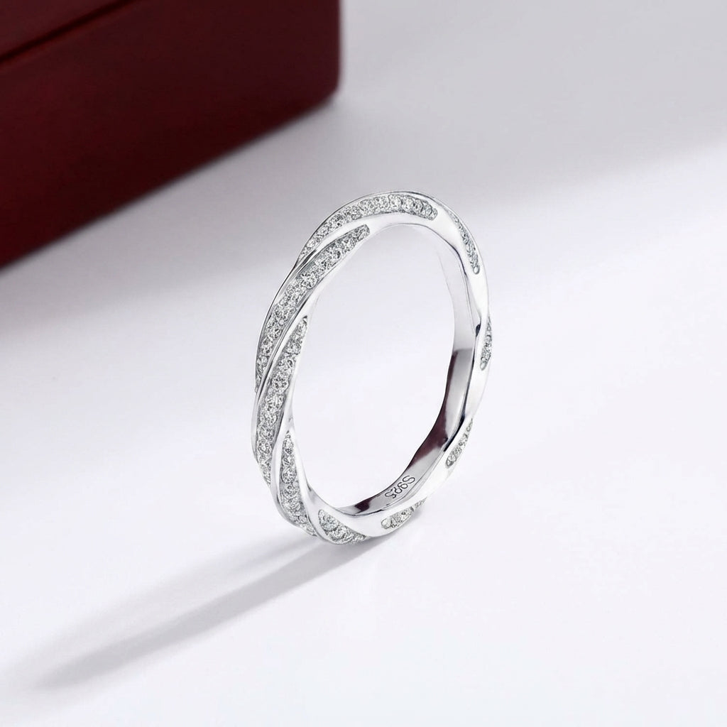 Tressé Moissanite 18k White Gold Wedding Band