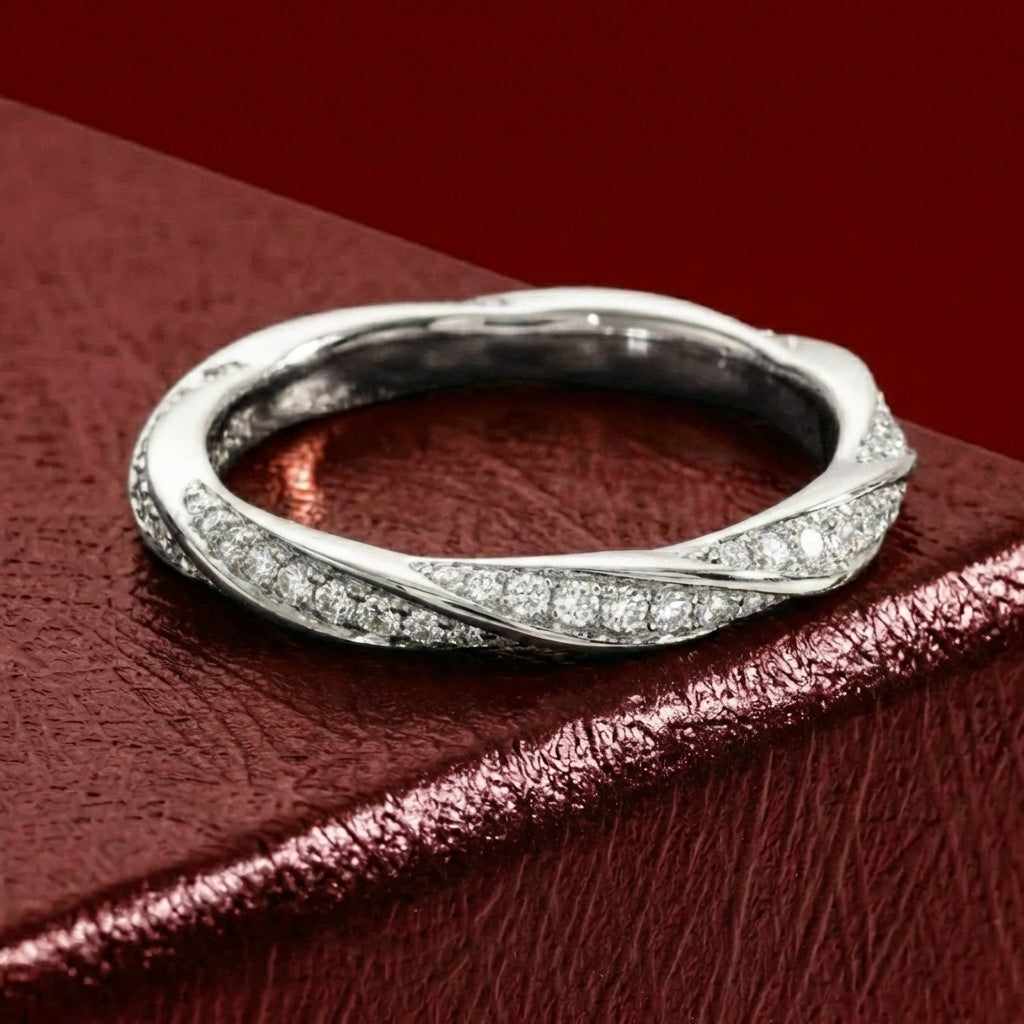 Tressé Moissanite 18k White Gold Wedding Band
