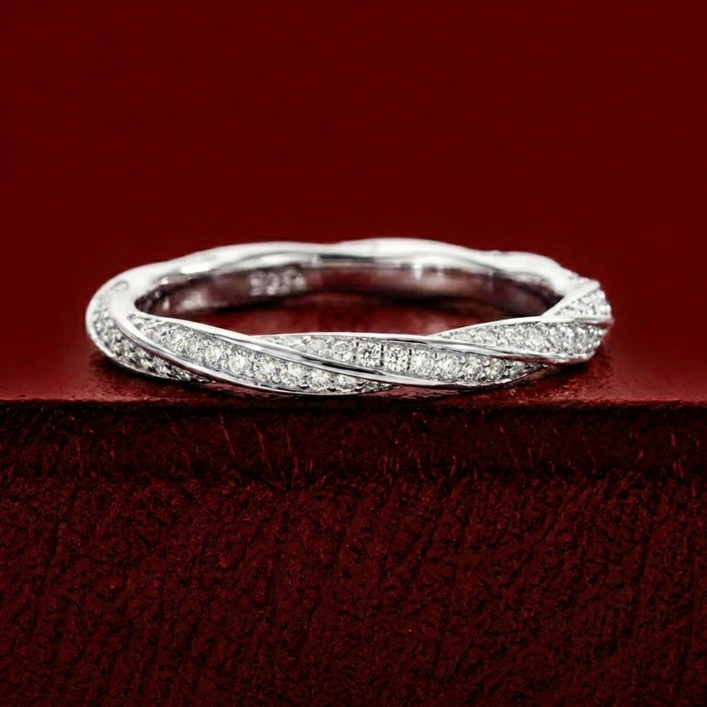 Tressé Moissanite 18k White Gold Wedding Band