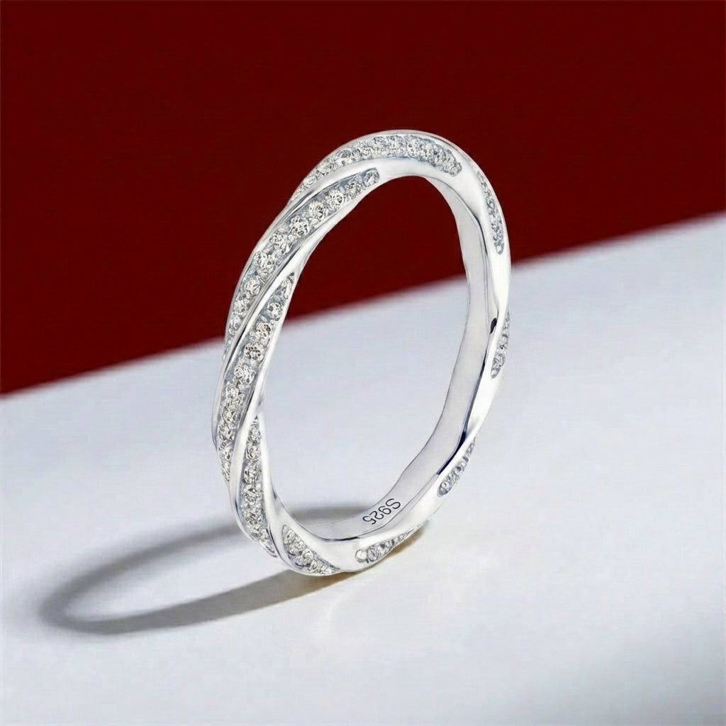 Tressé Moissanite 18k White Gold Wedding Band