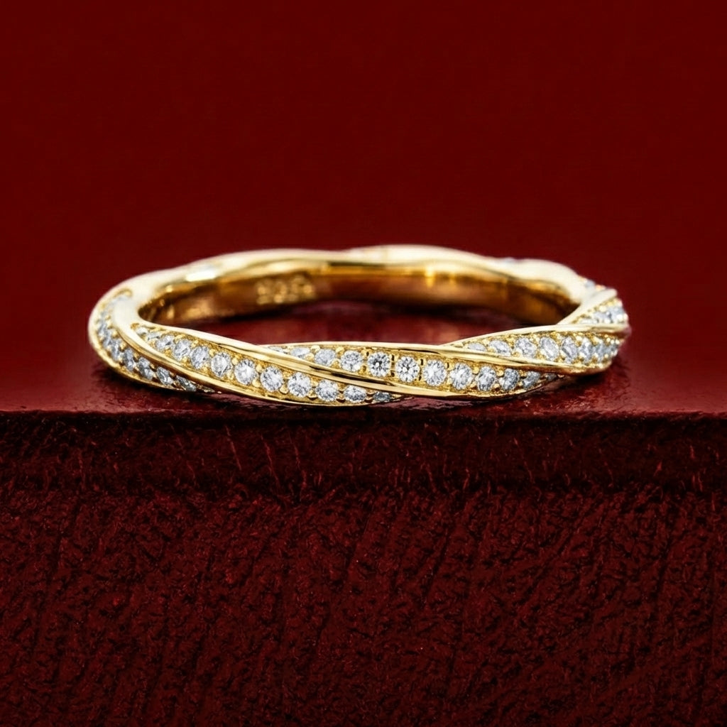 Tressé Moissanite 18k Gold Wedding Band
