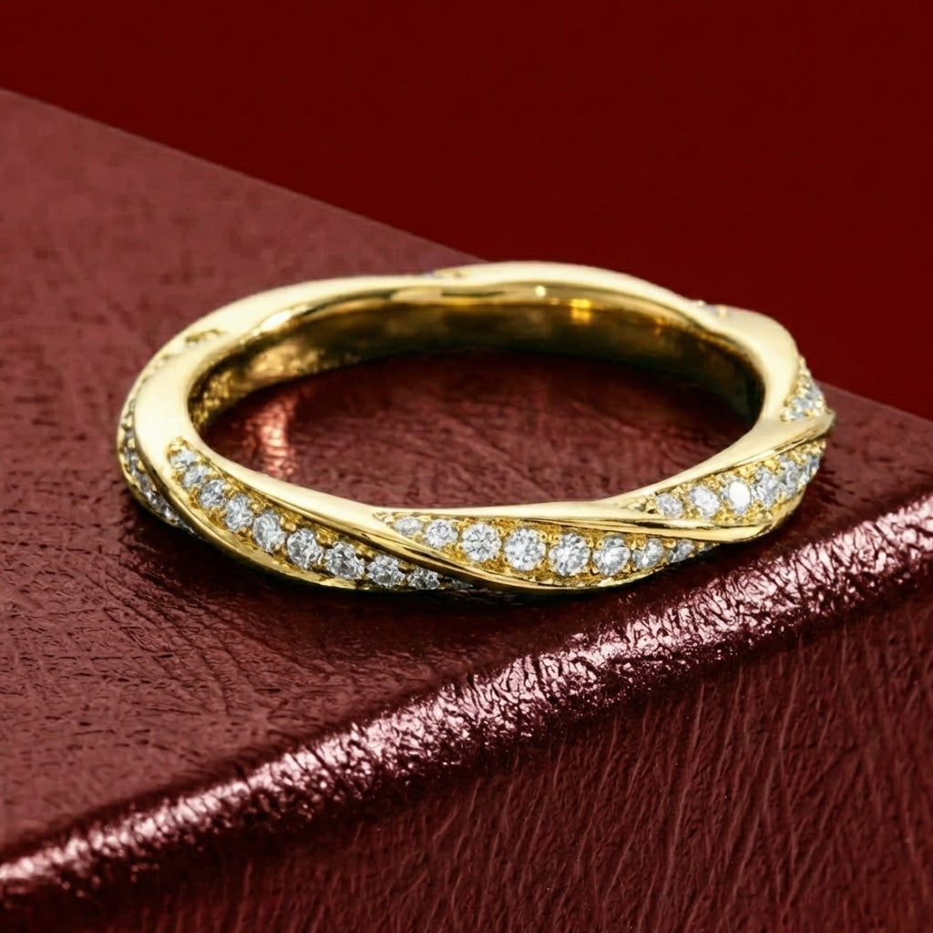 Tressé Moissanite 18k Gold Wedding Band