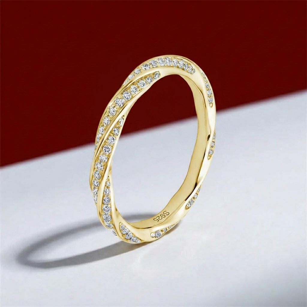 Tressé Moissanite 18k Gold Wedding Band