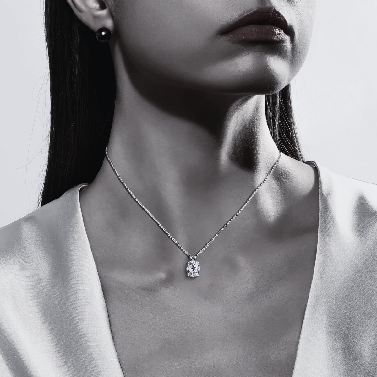 Ovale Moissanite Necklace