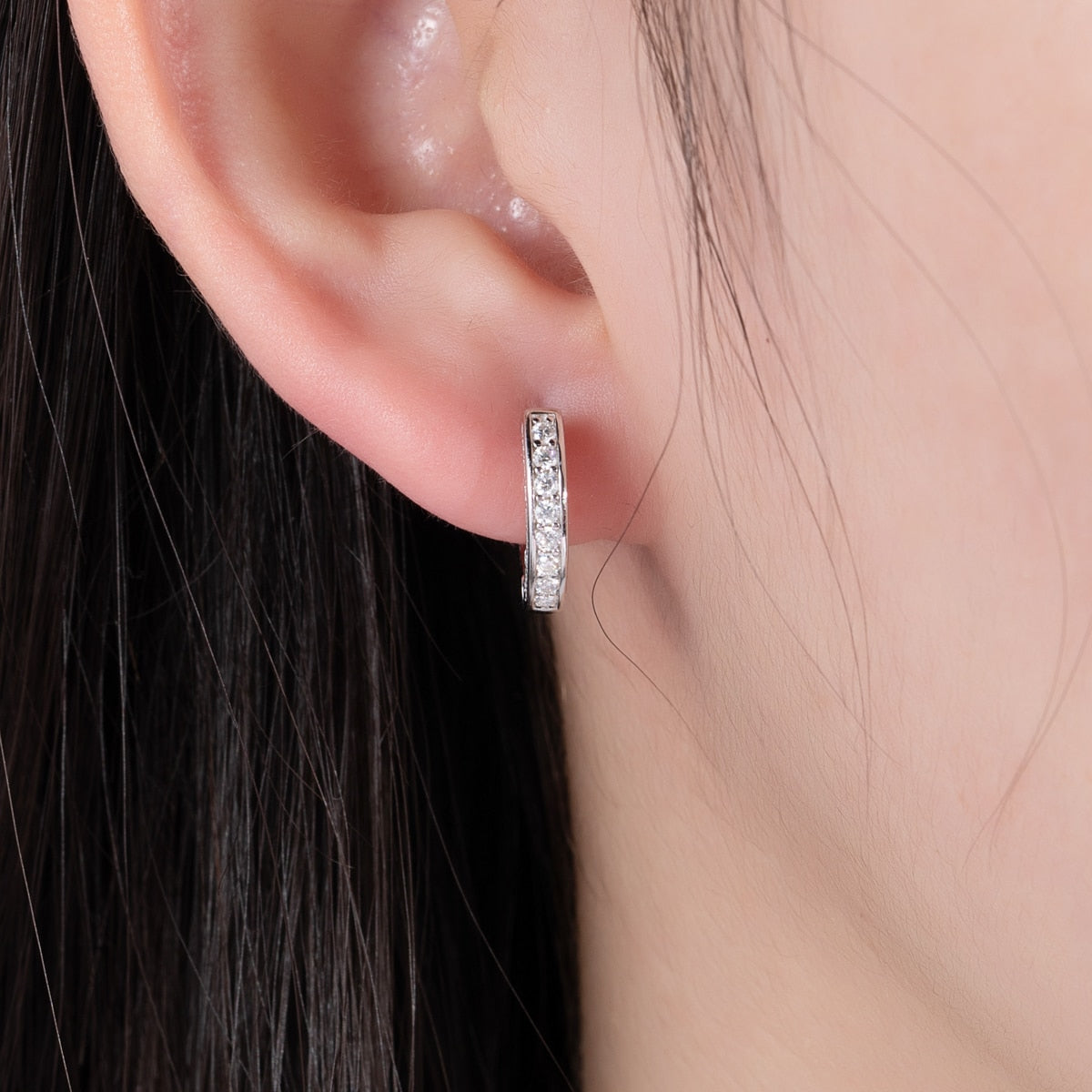 Luxe Cercle Moissanite Earrings