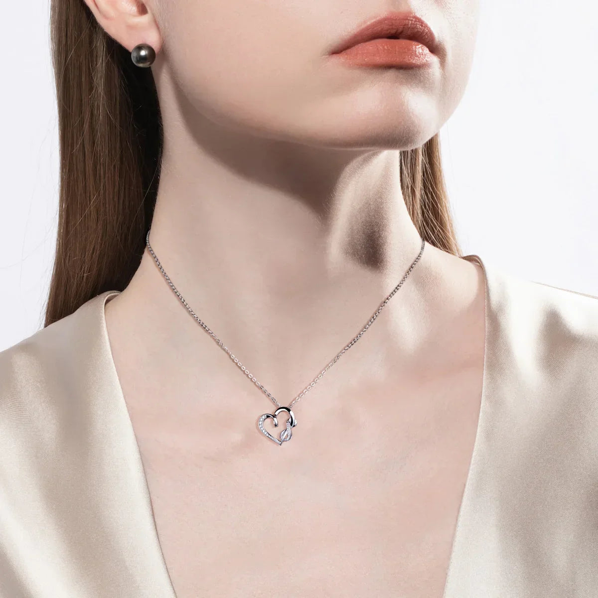 Amour Infini Moissanite Necklace