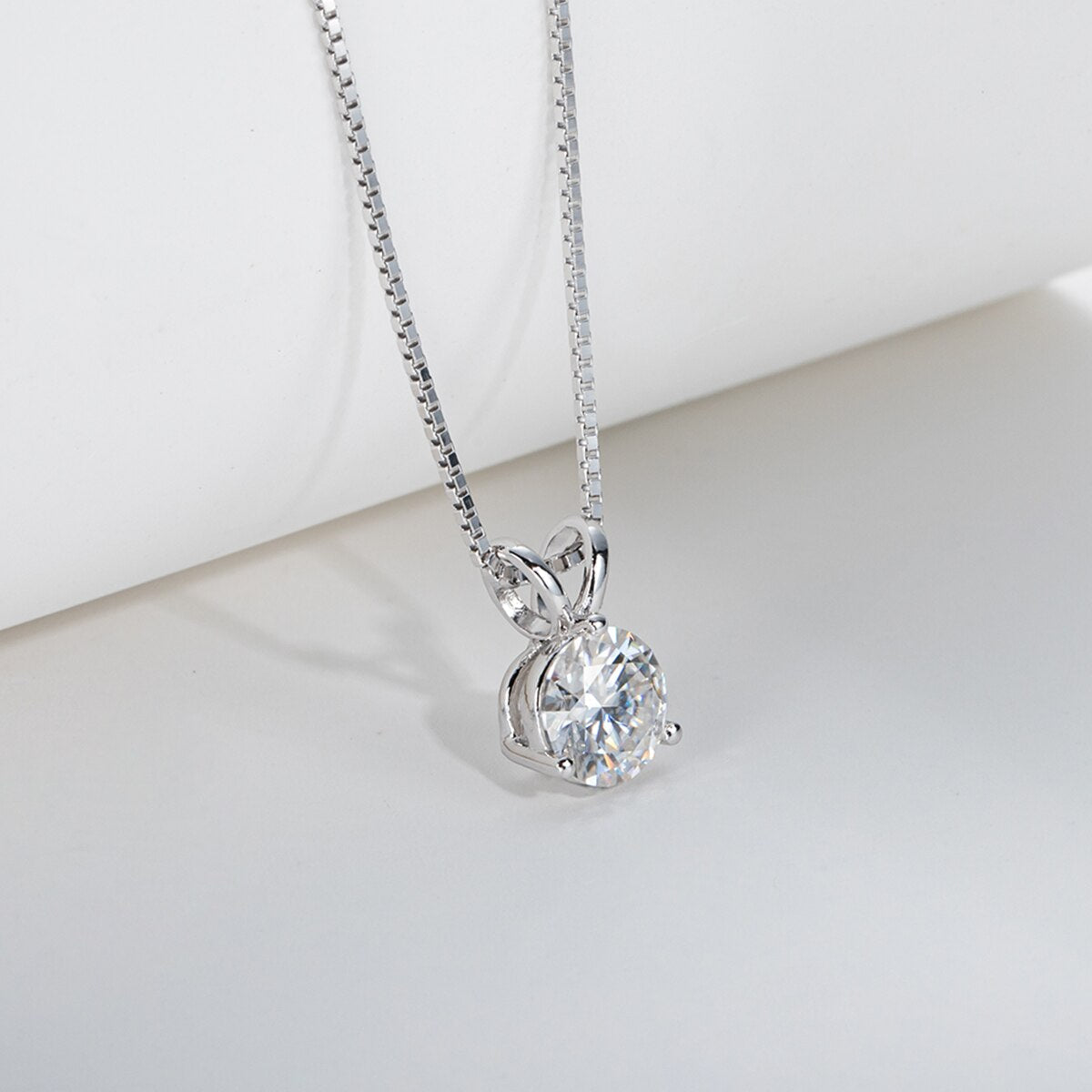 Trio Griffes Moissanite Necklace