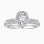 Anel Encanto de Diamante em prata 925 banhado a ouro com diamante central em forma de lágrima.