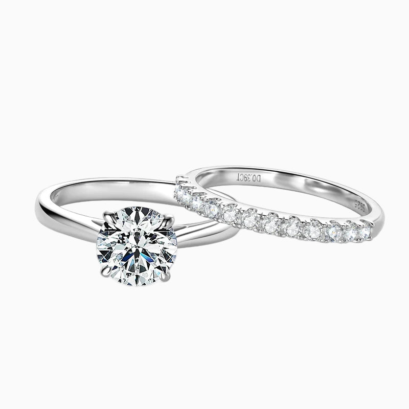 Elegant Anel Solitário Noivado in white gold with moissanite stone and half diamond band.