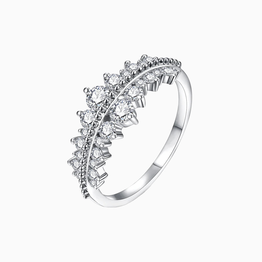 The  Pure Moissanite Engagement Ring from  Azzurie is as bright as a diamond.  Descrição e Detalhes Descubra a sensação de elegância e sofisticação com o Anel de Noivado Moissanite Pure. Com brilho incomparável, esse anel traz uma beleza romântica que vai encantar qualquer pessoa. Aproveite o poder da moissanite e transforme o seu momento especial com este anel único. Descrição do produto: Estilo: Moderno Material: Prata 925 banhada em ouro 18KPedras: MoissanitaHipoalergênicoCertificado GRA incluído.