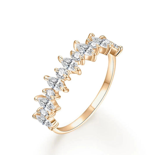 Anel Meia Aliança Moissanite em Prata 925 com Moissanites иntensas.