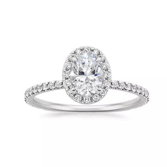 Anel de noivado em ouro branco com pedra central de moissanita.