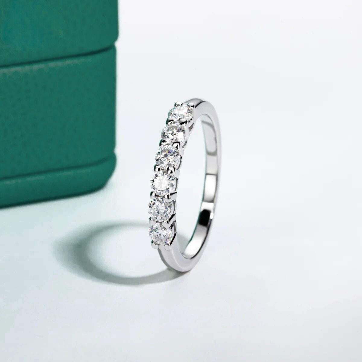 Half Wedding Ring 60 Moissanite Points