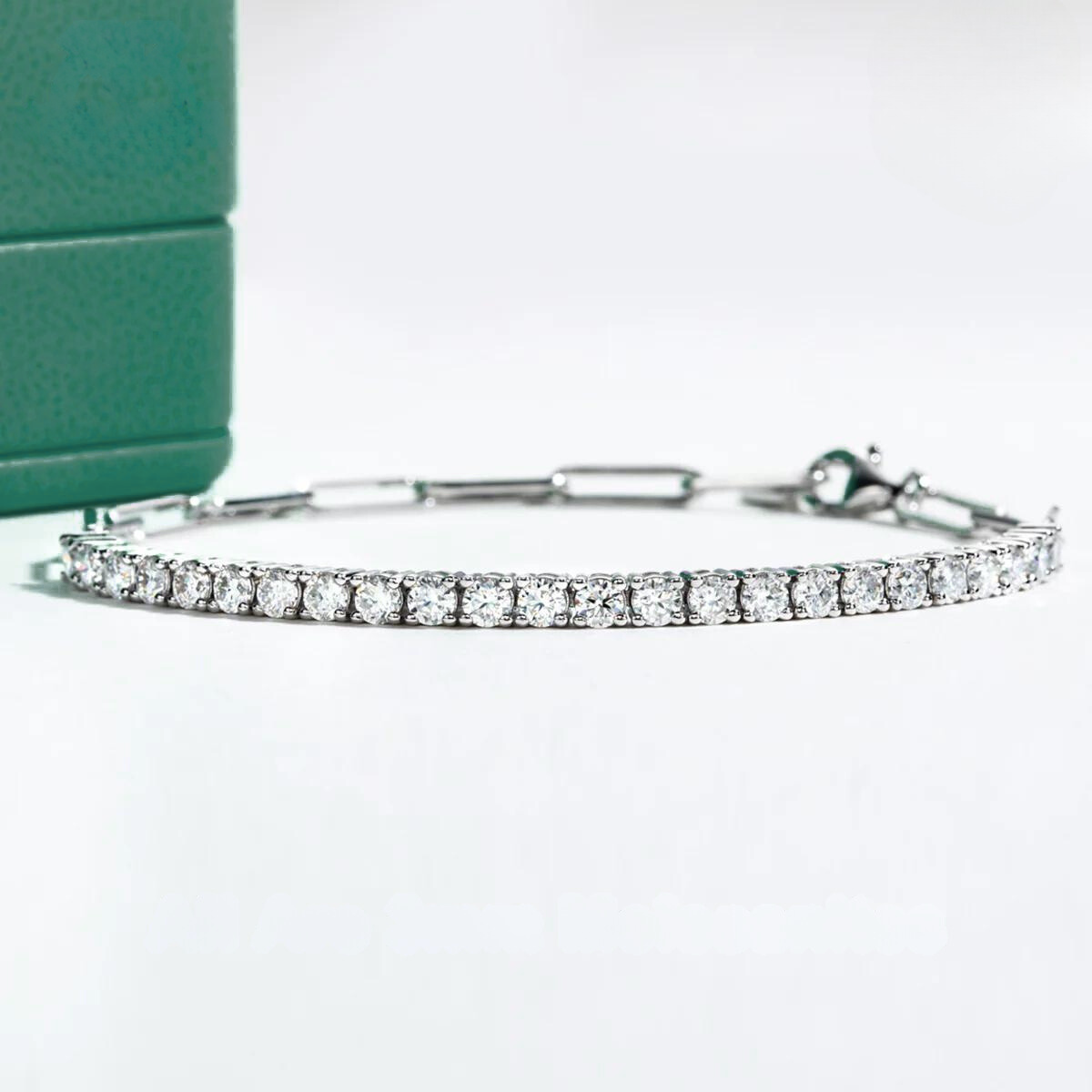 Pulseira Riviera Balance com moissanites em design elegante e prata 925, ideal para ocasiões especiais.