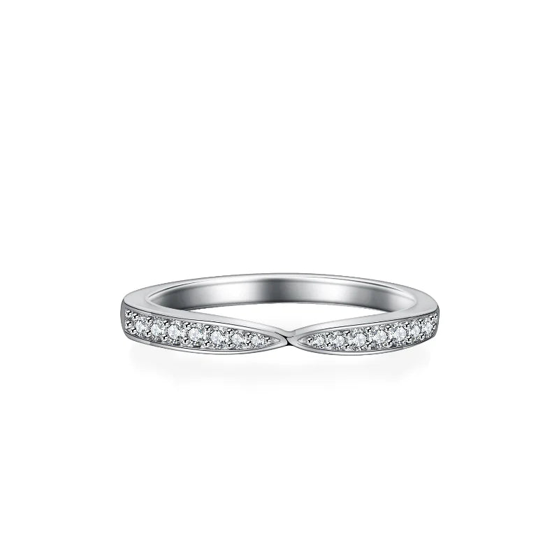Pride demi-anneau avec 50 points de Moissanite en argent