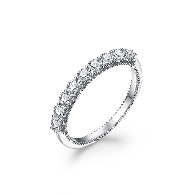 The  18k Gold Plated Half-Wedding Ring from  Azzurie is as bright as a diamond.  Descrição e Detalhes A Meia Aliança é perfeita para adicionar brilho e delicadeza ao seu look. Com design romântico, é ideal para demonstrar seu amor e elegância. Seu acabamento deve ser cuidadosamente elaborado para garantir um toque especial ao seu look. ESPECIFICAÇÕES: Materiais: aço inoxidável banhado a ouro 18kPedras: Pedras MoissaniteEstilo: ClássicoCertificado GRA incluídoHipoalergênico.